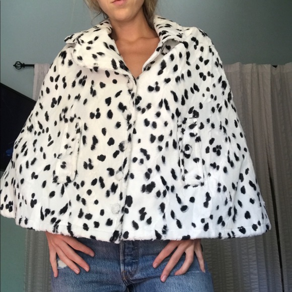 Nwot Faux Fur Dalmatian Shrug Cape 